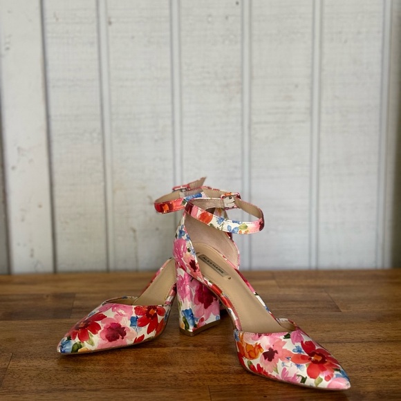 Alex Marie Floral Heels - Picture 3 of 8